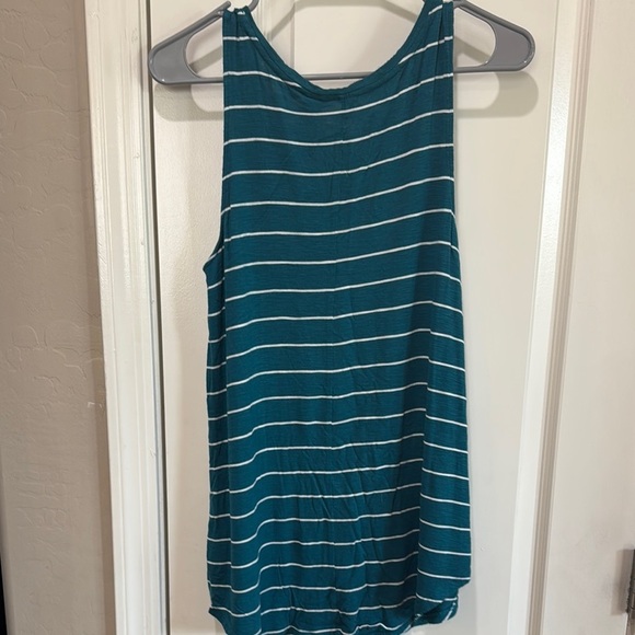 Old Navy Blue and White Striped Sleeveless Tank Top / C79 - Picture 3 of 3